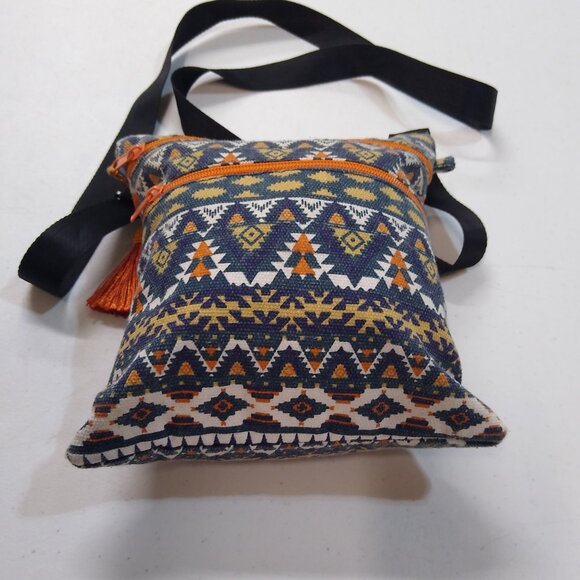 Crossbody Bag Aztec Design Adjustable Strap 3 Compartments Gender-Neutral EUC - Picture 10 of 12